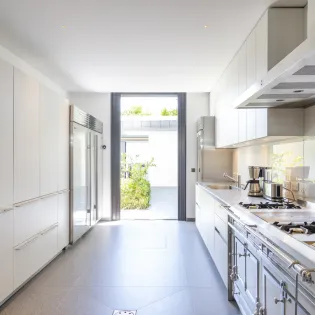 7.b2 roxane chef  kitchen