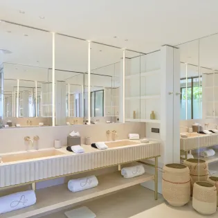 8.1 alisea bathroom 2