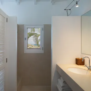 8.1 angelina bathroom 2