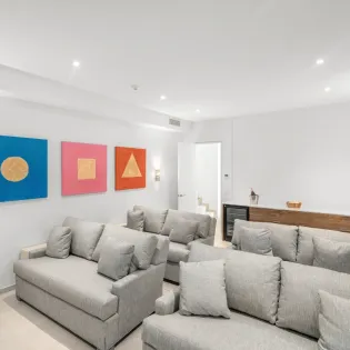 8.1 b.e grace bay ocean view 6bd cinema room