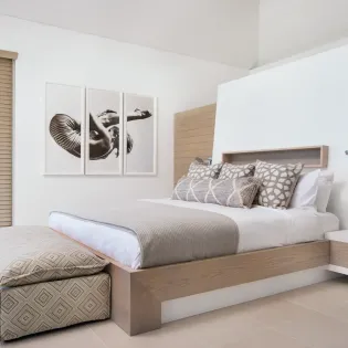 8.1 b.e north shore beachfront villa 5bd primary 2 upstairs