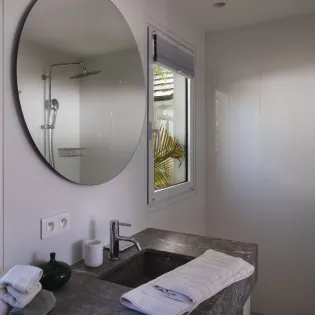 8.1 bel air bathroom 2