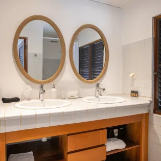 8.1 blue beach bathroom 1