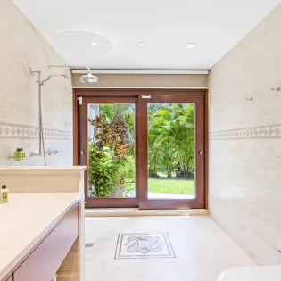 8.1 casa de la playa bathroom 5