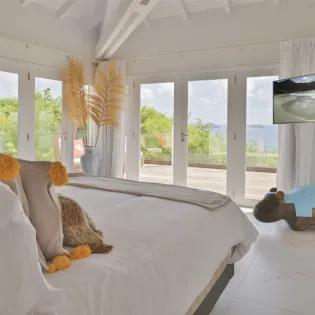 8.1 coeur de pirate guest bedroom 1