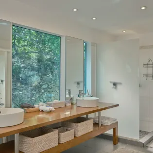 8.1 ellede bathroom 2