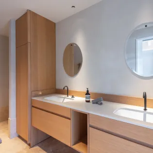 8.1 linda bathroom 2