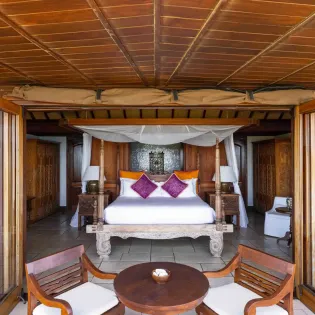 8.7 great house livingroom 5