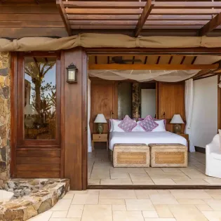 8.9 great house livingroom 7