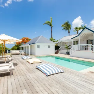 9 coco paillette pool
