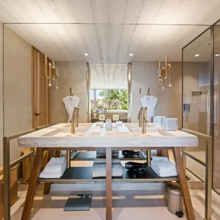 9.1 goldeneye bathroom 3