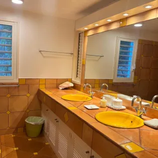 9.1 la desirade bathroom 3