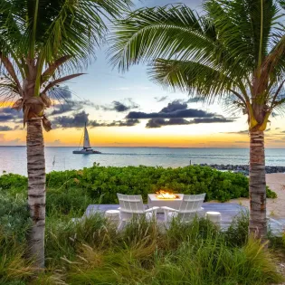 9.1 sol e mare night view