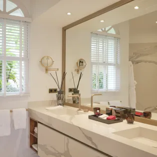 9.1 white sun bathroom 3