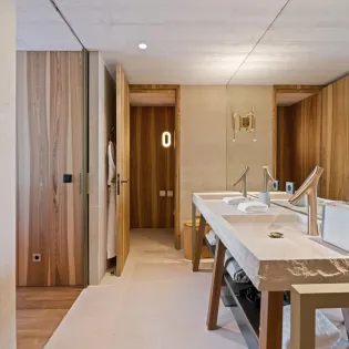 9.3 goldeneye bathroom 3