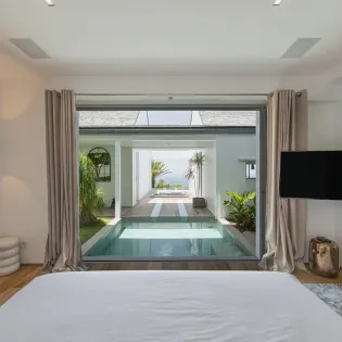 9.3 wine note bedroom 3