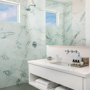 9.5 b.e long bay beachfront villa 7bd cottage queen room