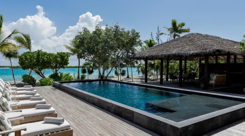 1.1 the catch exterior