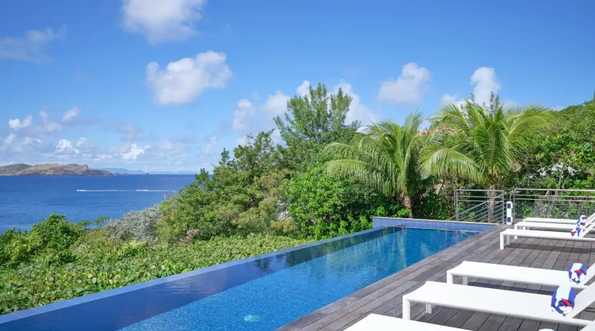 1.10 villa pointe milou exterior