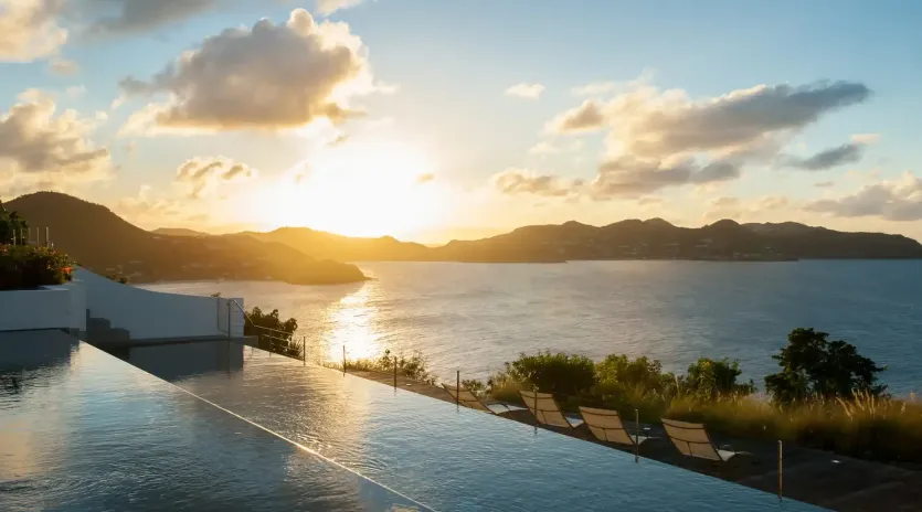 1.12 pyramide exterior