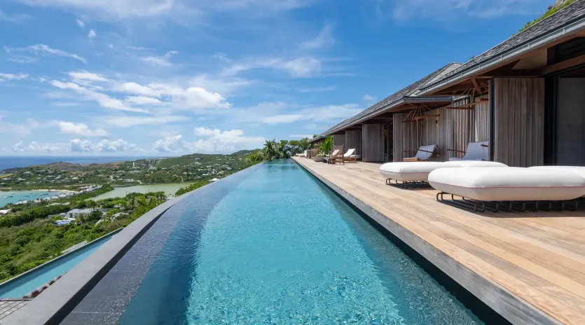 1.3 manoir voltaire exterior 1