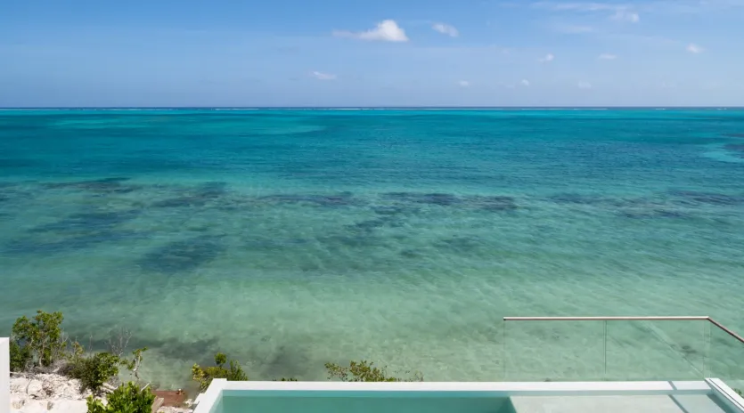 1.5 b.e. north shore ocean front beach house 4bd outdoor area