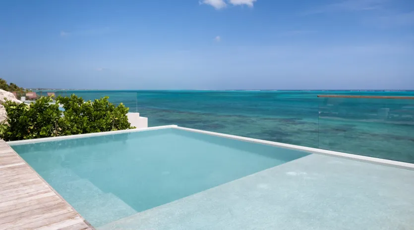 1.6 b.e. north shore ocean front beach house 4bd outdoor area