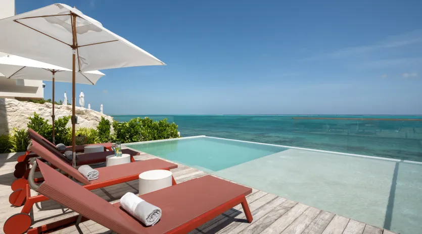 1.7 b.e. north shore ocean front beach house 4bd outdoor area