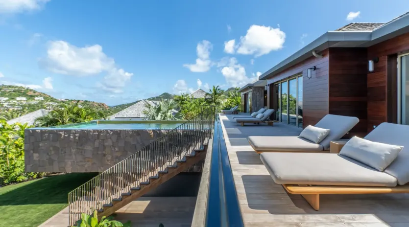 1.8 goldeneye exterior 1