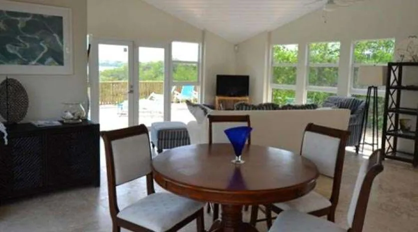 0 vacation rental photo Turks Caicos IE SRV Villa Serene srvdin01 desktop