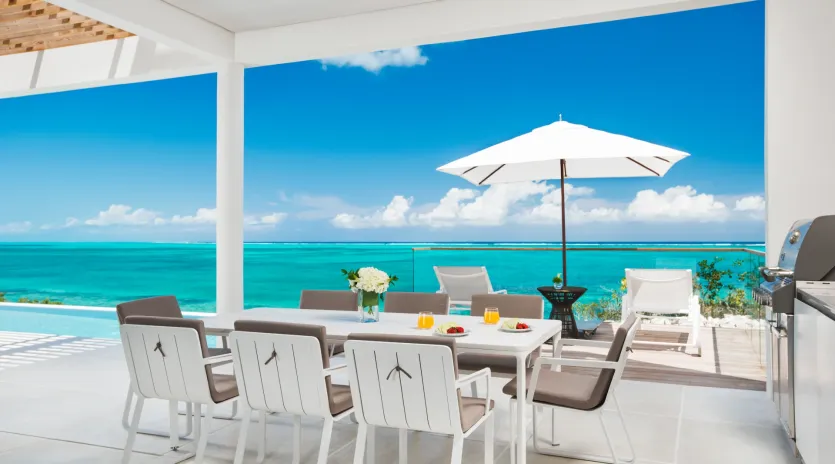 10.10 b.e. north shore beachfront villa 5bd pool area