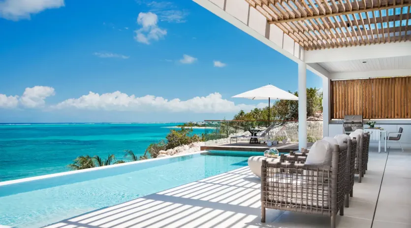 10.5 b.e. north shore beachfront villa 5bd pool area