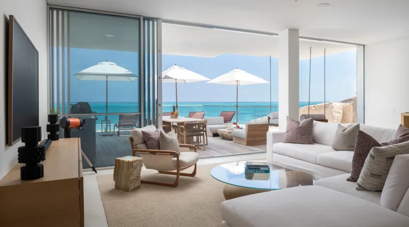 2.2 b.e. north shore ocean front beach house 4bd kitchen living