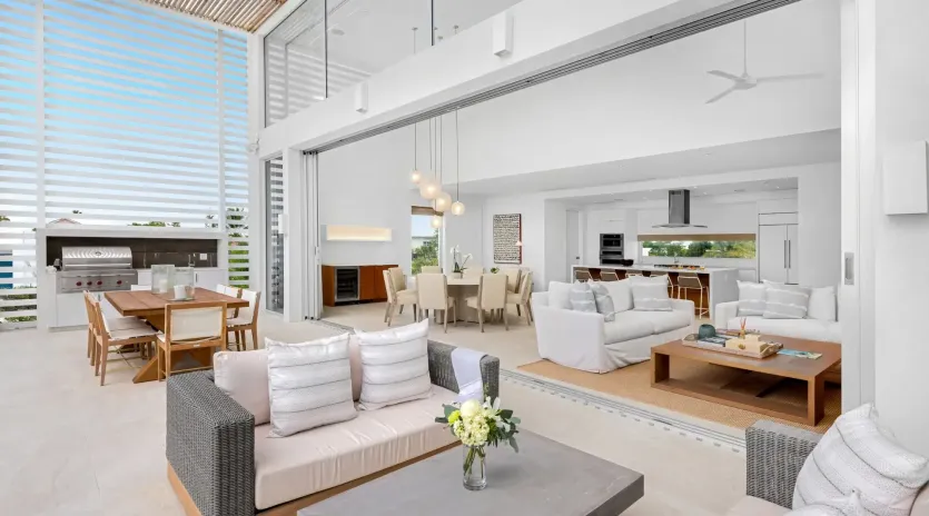 2.4 b.e grace bay ocean view 4bd kitchen living