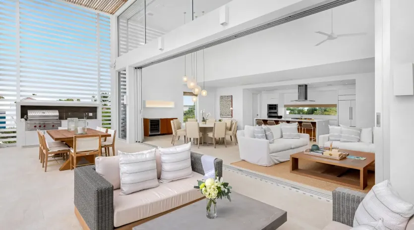 2.4 b.e grace bay ocean view 5bd kitchen living