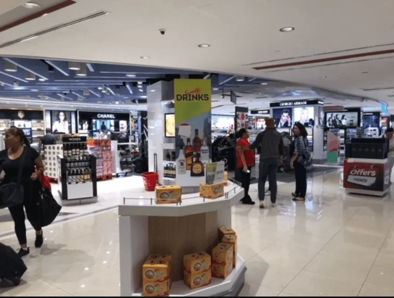 sju_airport_market