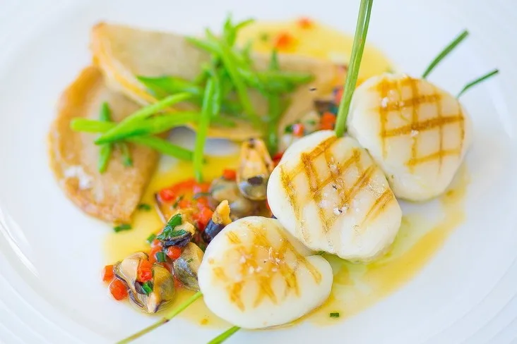 Sea scallops at Le Gaic, courtesy of letoiny.com