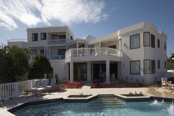 SHE MYS Pool View