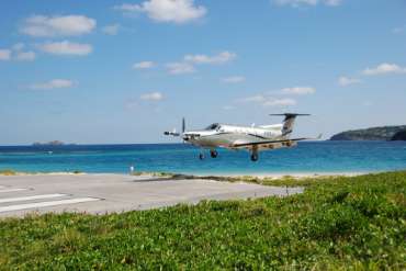 airplane landing