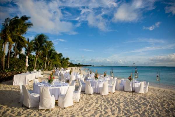 parrot cay beach wedding dinner