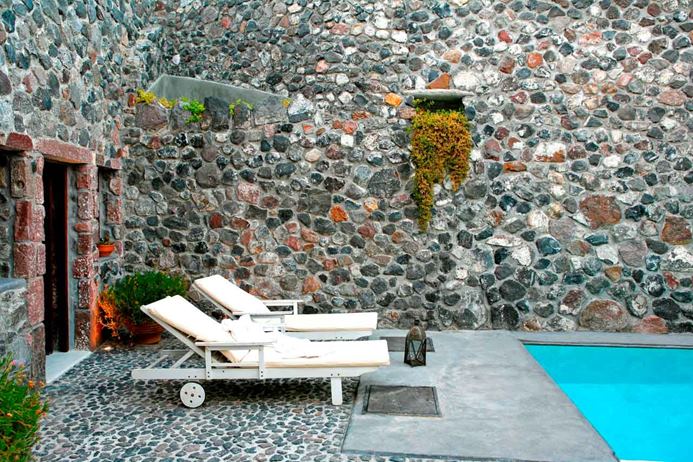 One bedroom villa on Santorini, located a short walk from shops in the village of Megalochori.
