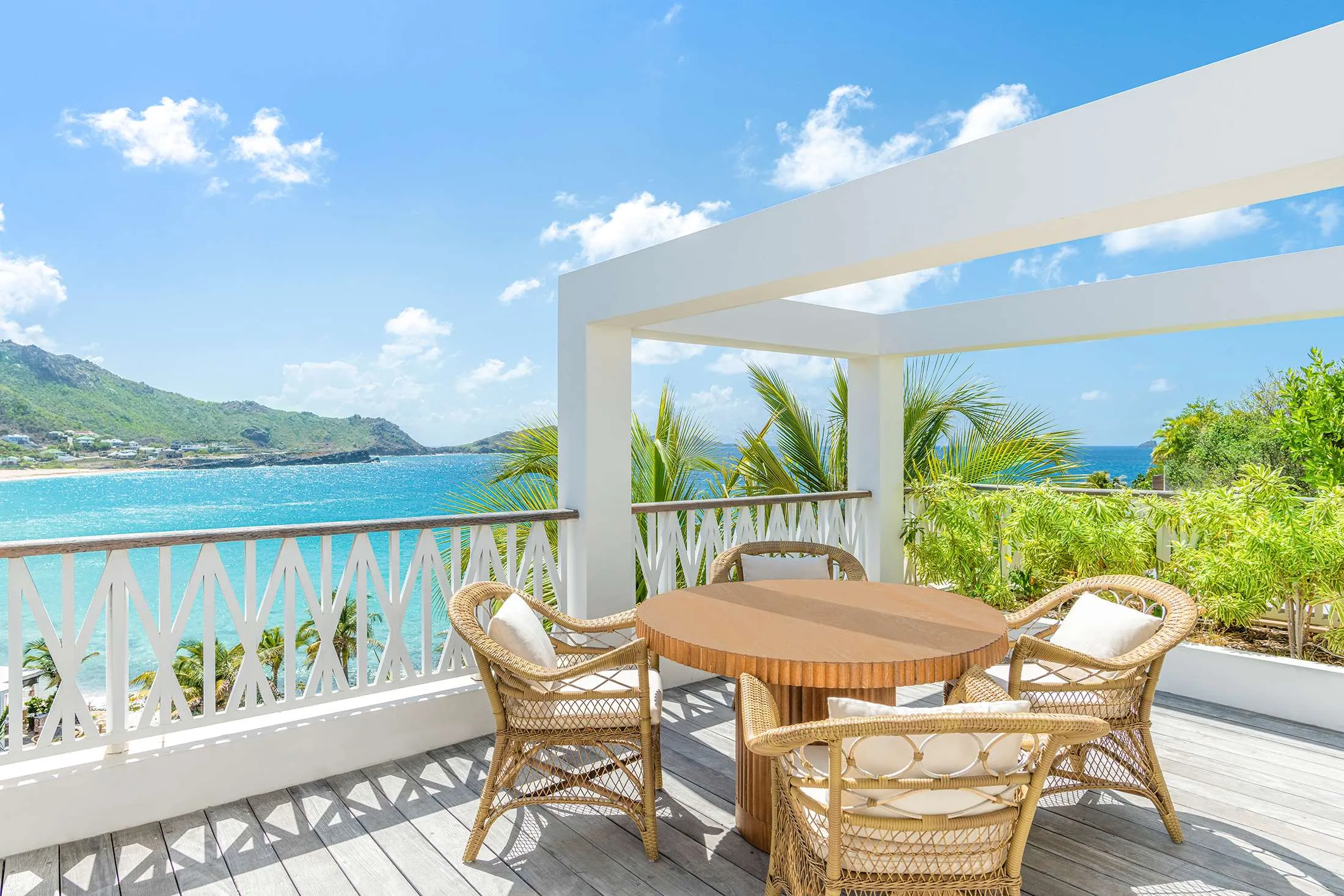 Ocean Suite Dining and View © Cheval Blanc