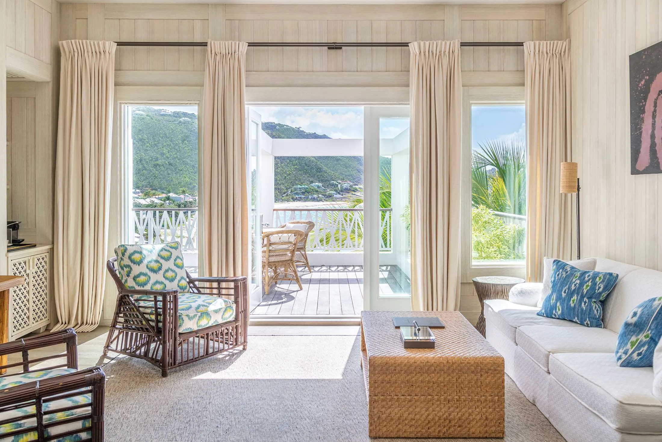 Ocean Suite Living Room © Cheval Blanc
