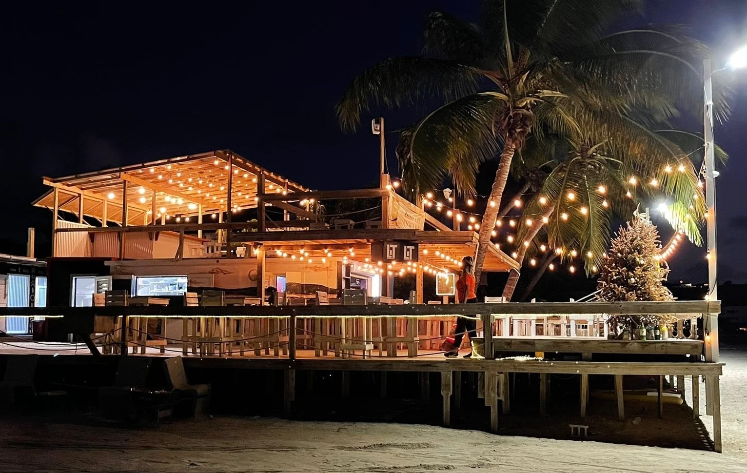 Uncle Ernie’s Beach Bar